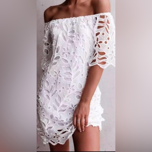 White Off or On Shoulder Cocktail Dress - Picture 1 of 9